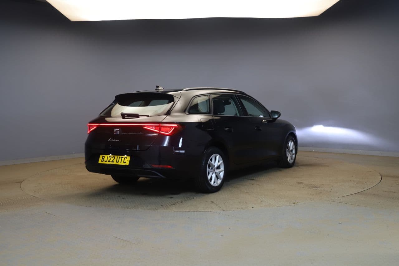 Seat Leon 1.0 eTSI MHEV SE — image 4