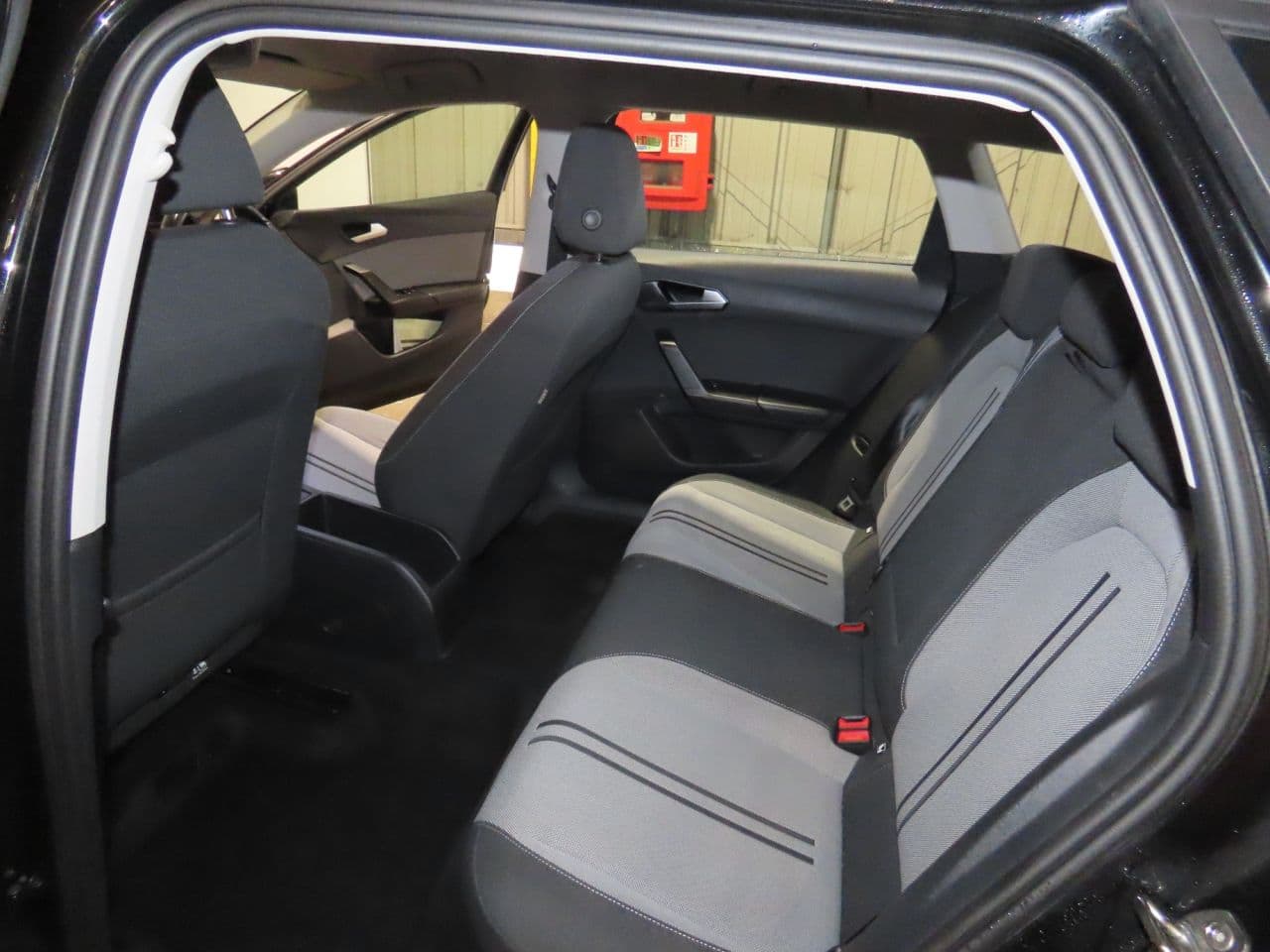 Seat Leon 1.0 eTSI MHEV SE — image 10