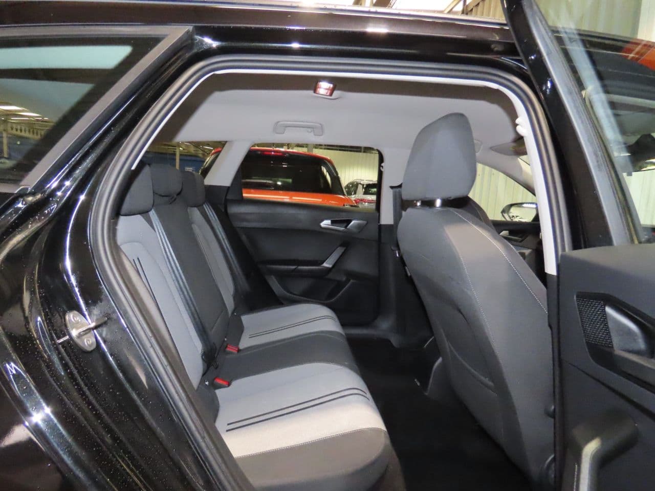 Seat Leon 1.0 eTSI MHEV SE — image 11