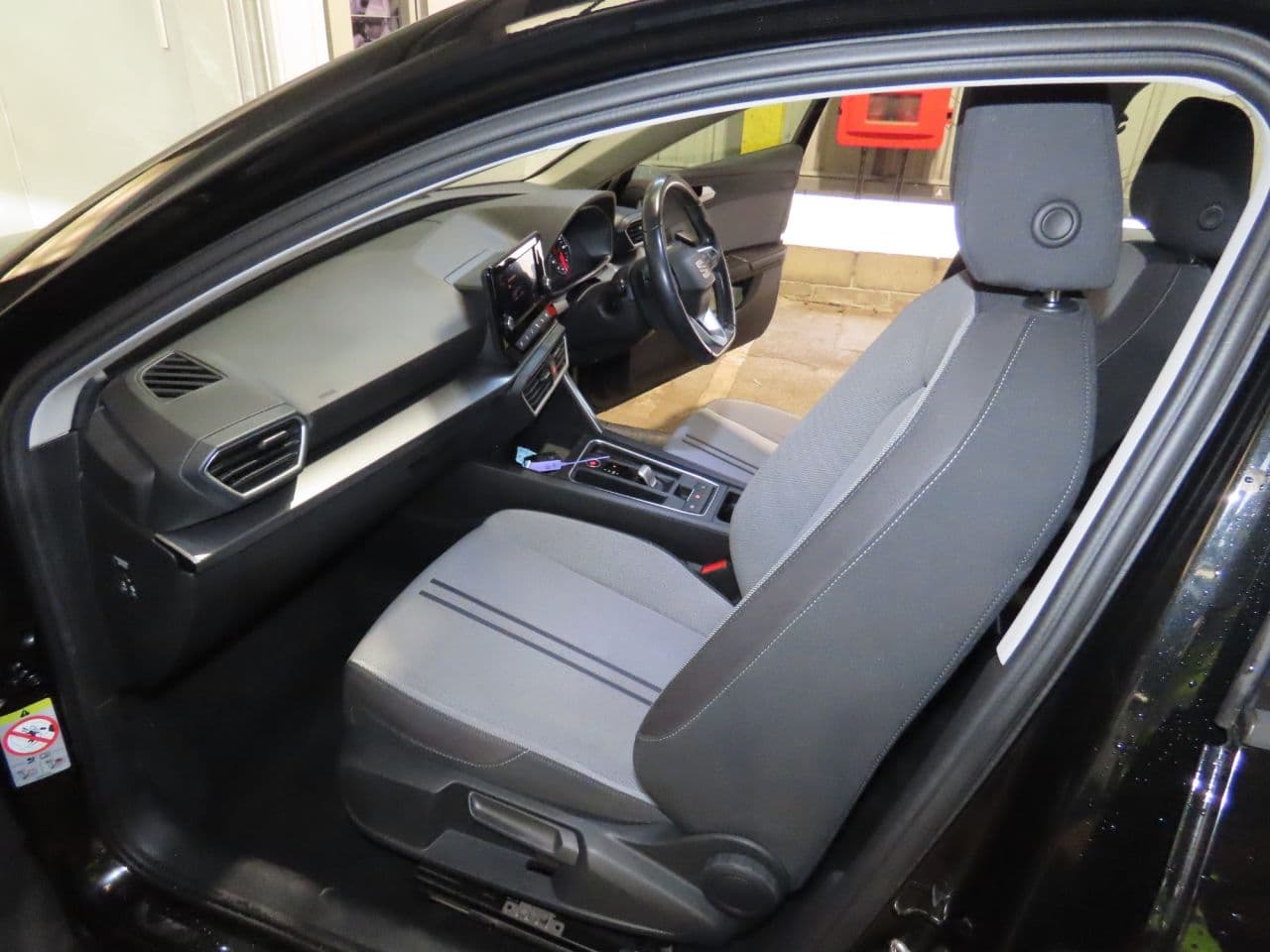 Seat Leon 1.0 eTSI MHEV SE — image 8