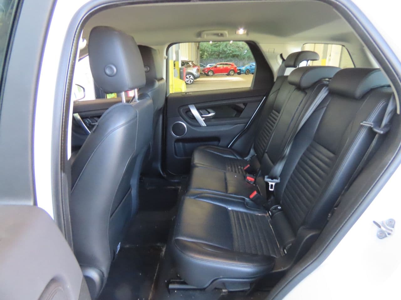 Land Rover Discovery Sport 2.0 D165 S — image 10