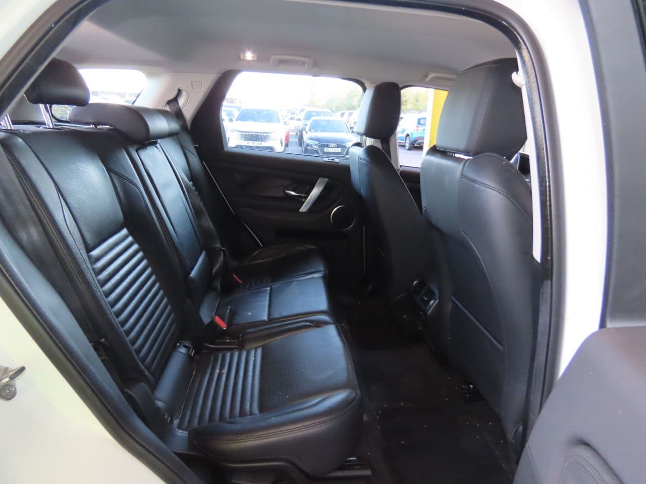 Land Rover Discovery Sport 2.0 D165 S — image 11