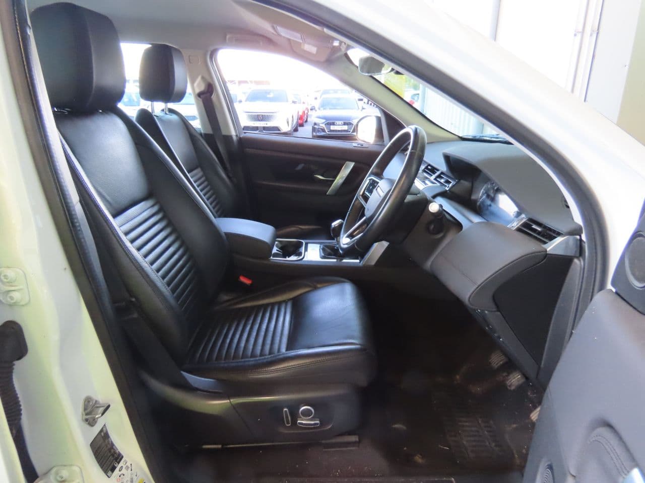 Land Rover Discovery Sport 2.0 D165 S — image 7