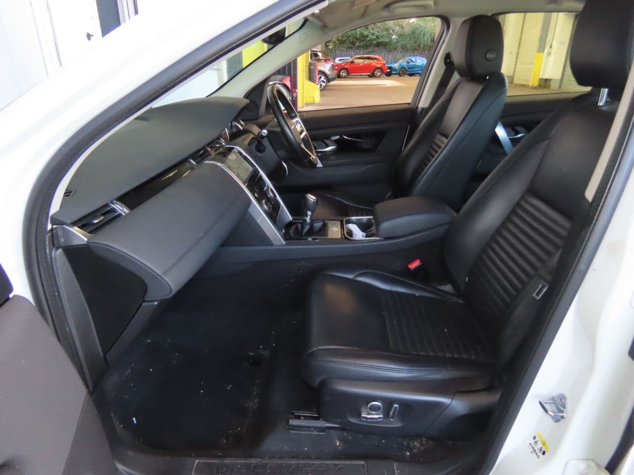 Land Rover Discovery Sport 2.0 D165 S — image 8