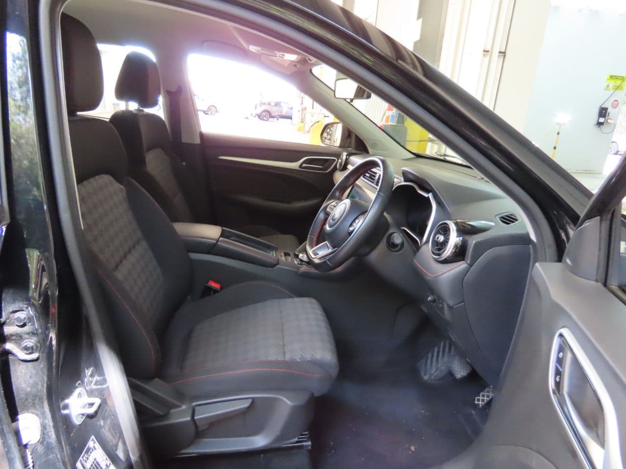 MG MG Zs 72.6kWh SE Long Range — image 7