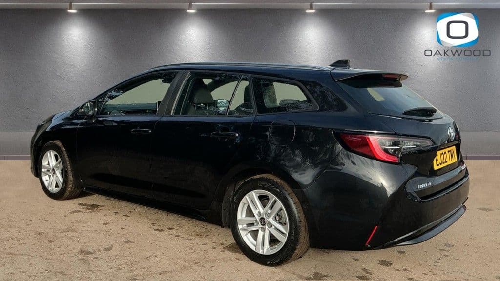 Toyota Corolla 1.8 VVT-h GPF Icon Tech Touring Sports — image 3