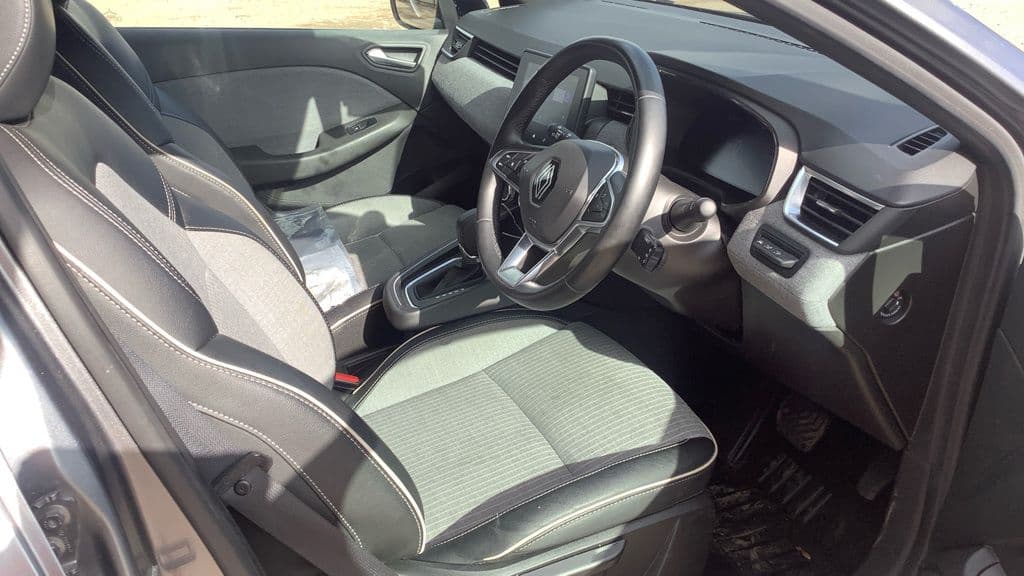 Renault Clio 1.6 E-TECH techno — image 9