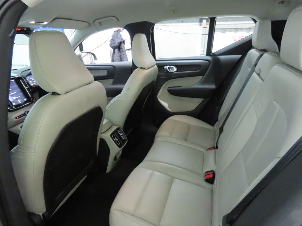 Volvo XC40 2.0 B4 MHEV Inscription — image 10