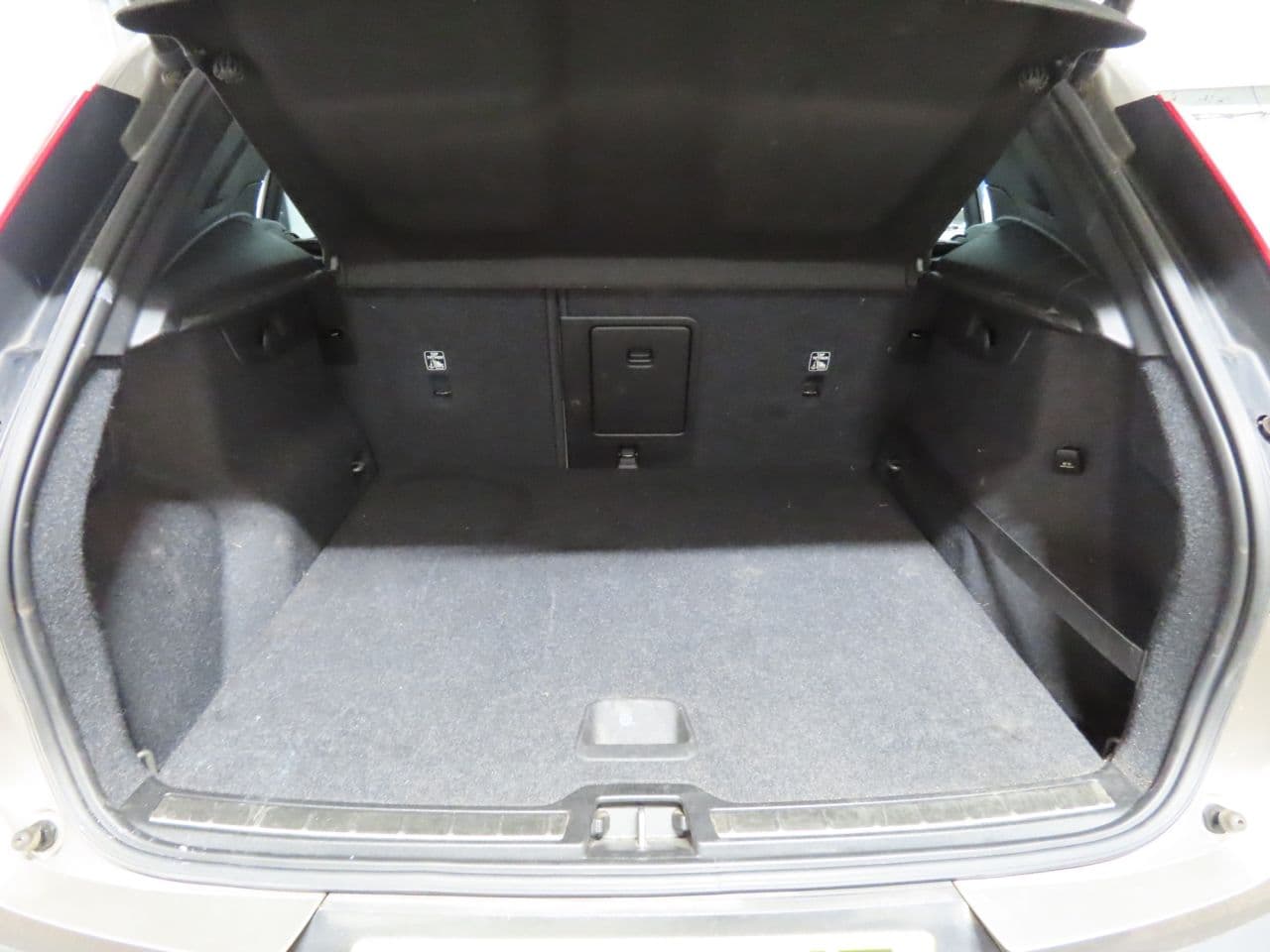 Volvo XC40 2.0 B4 MHEV Inscription — image 12