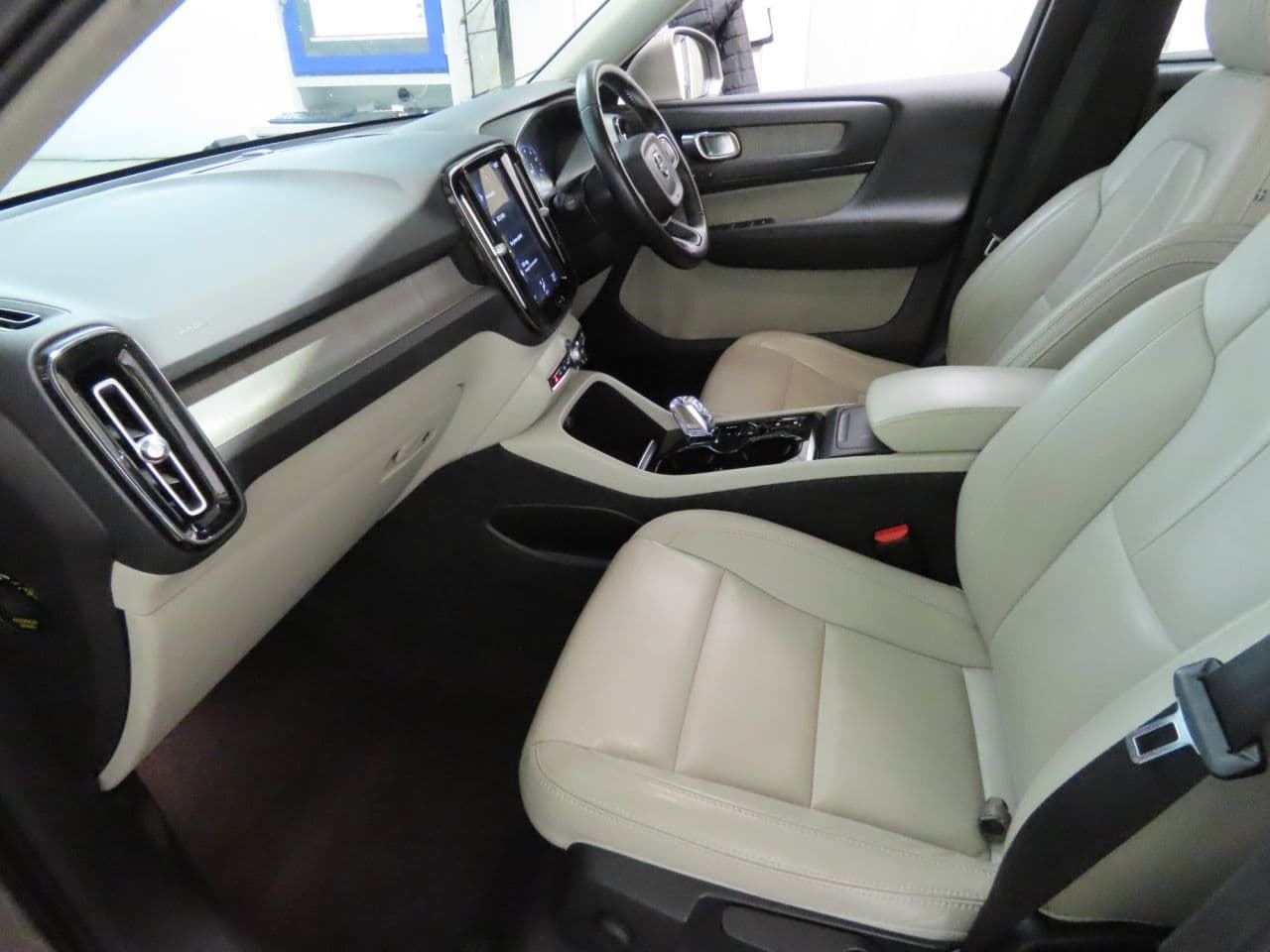 Volvo XC40 2.0 B4 MHEV Inscription — image 8