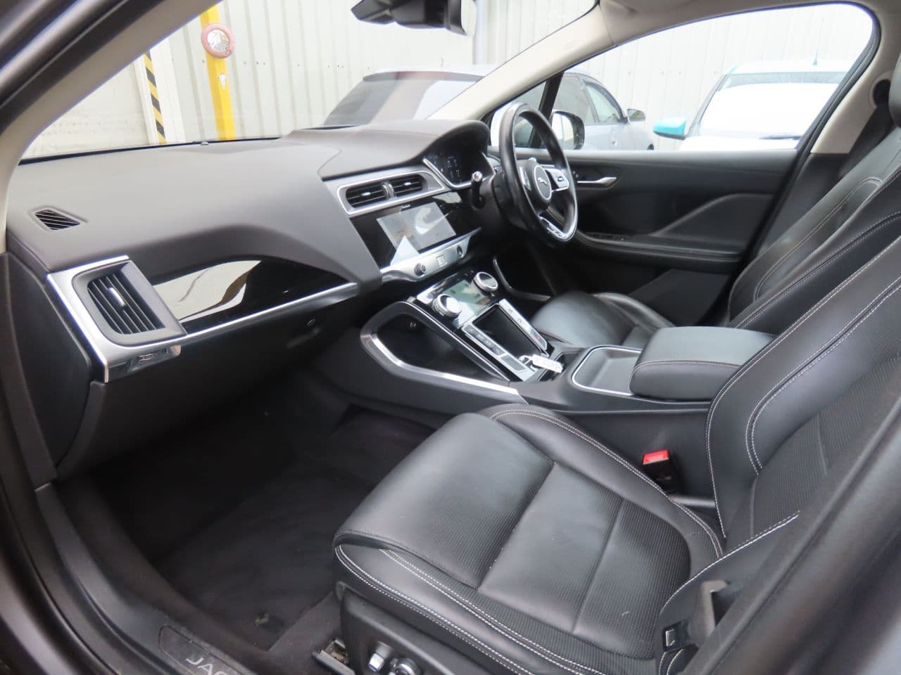 Jaguar I-Pace 400 90kWh HSE — image 8
