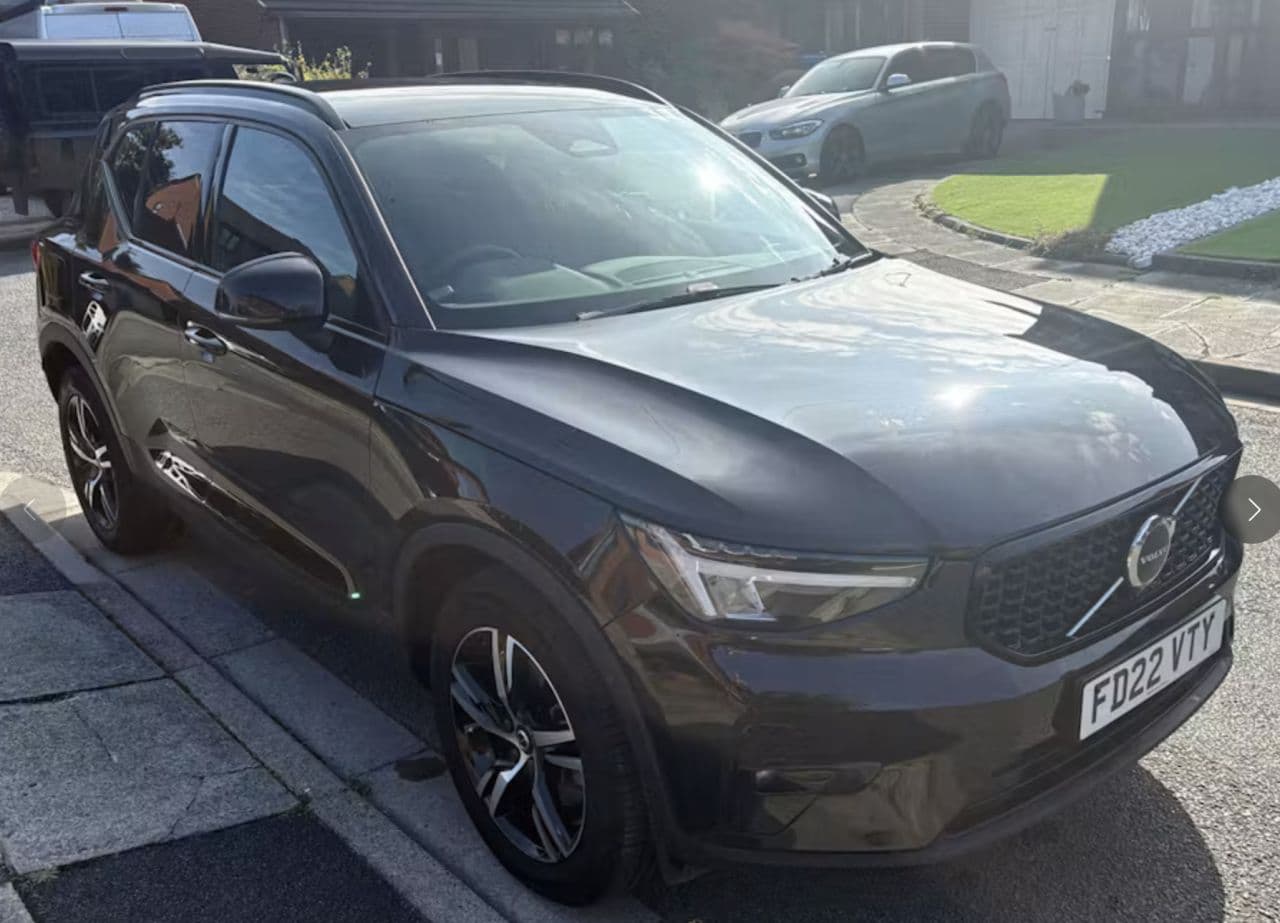 Volvo XC40 2.0 B3 MHEV Plus Dark — image 1