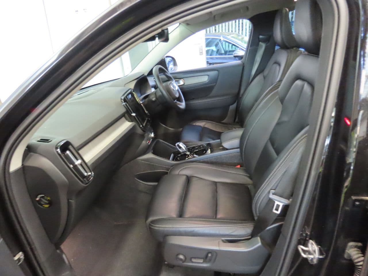 Volvo XC40 1.5h T5 Twin Engine Recharge 10.7kWh Inscription Pro — image 8