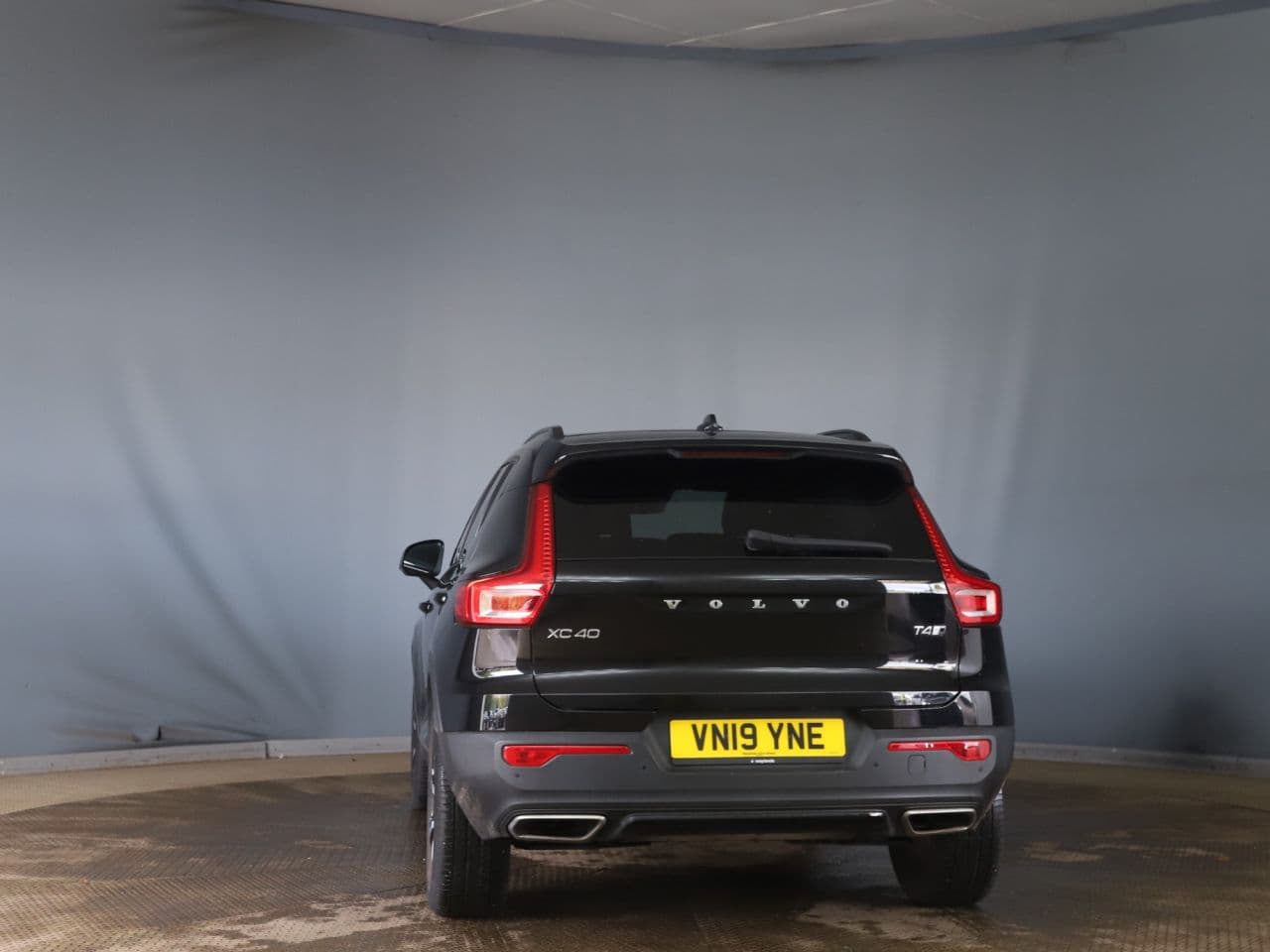Volvo XC40 2.0 T4 R-Design — image 4