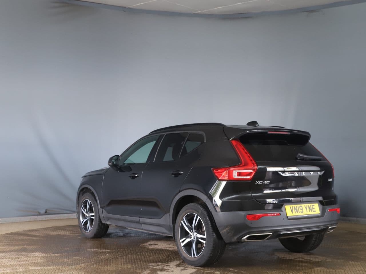 Volvo XC40 2.0 T4 R-Design — image 5