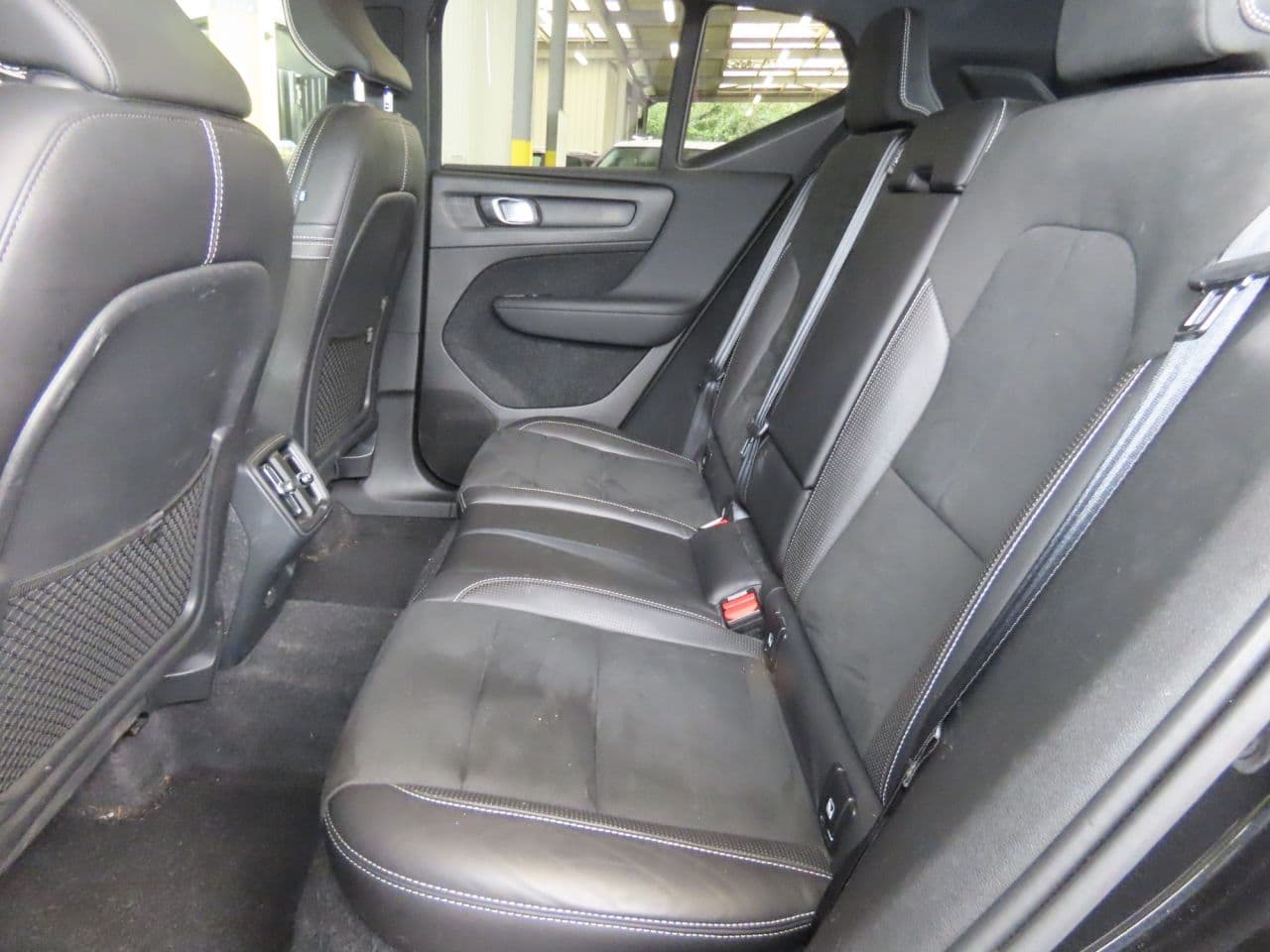 Volvo XC40 2.0 T4 R-Design — image 10
