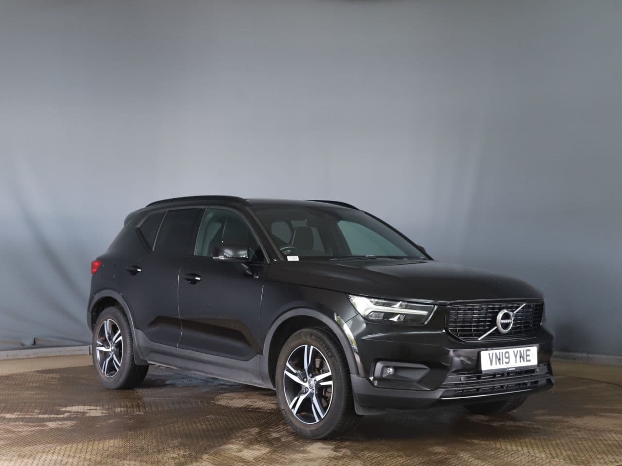 Volvo XC40 2.0 T4 R-Design — image 1