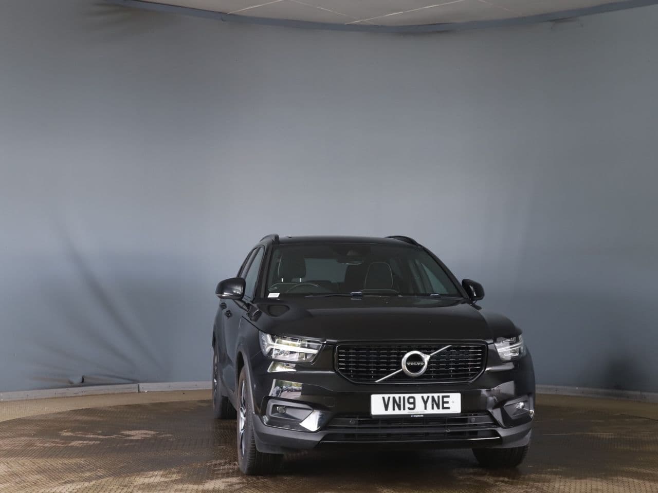 Volvo XC40 2.0 T4 R-Design — image 2