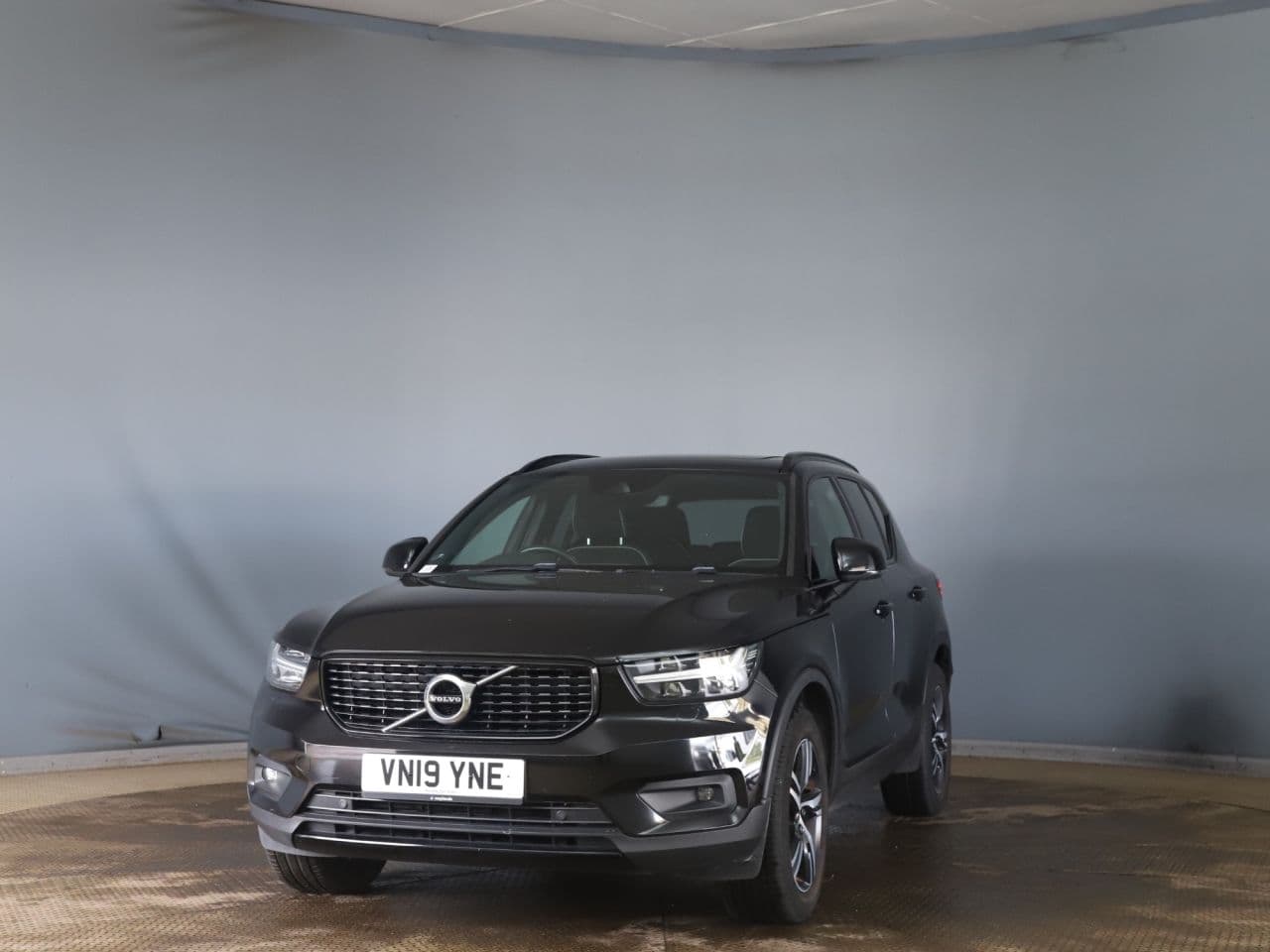 Volvo XC40 2.0 T4 R-Design — image 3