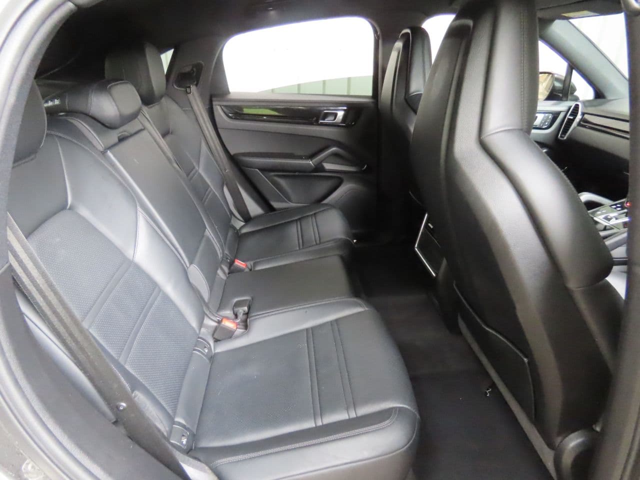 Porsche Cayenne 3.0 V6 E-Hybrid 17.9kWh — image 11