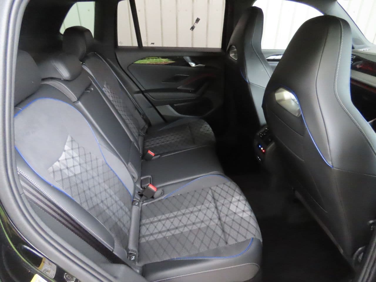 Volkswagen Tiguan 1.5 eTSI MHEV R-Line — image 11