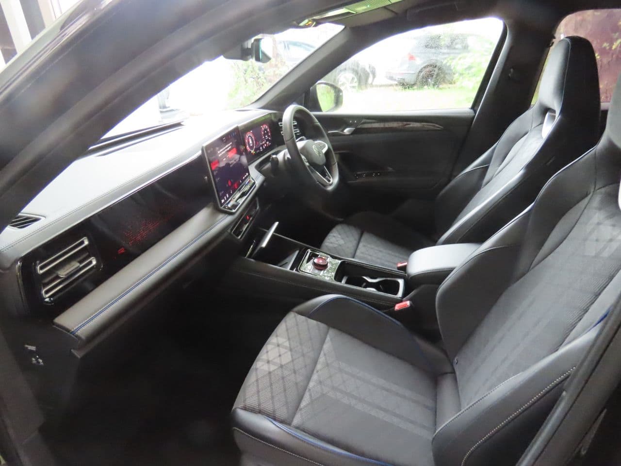 Volkswagen Tiguan 1.5 eTSI MHEV R-Line — image 8