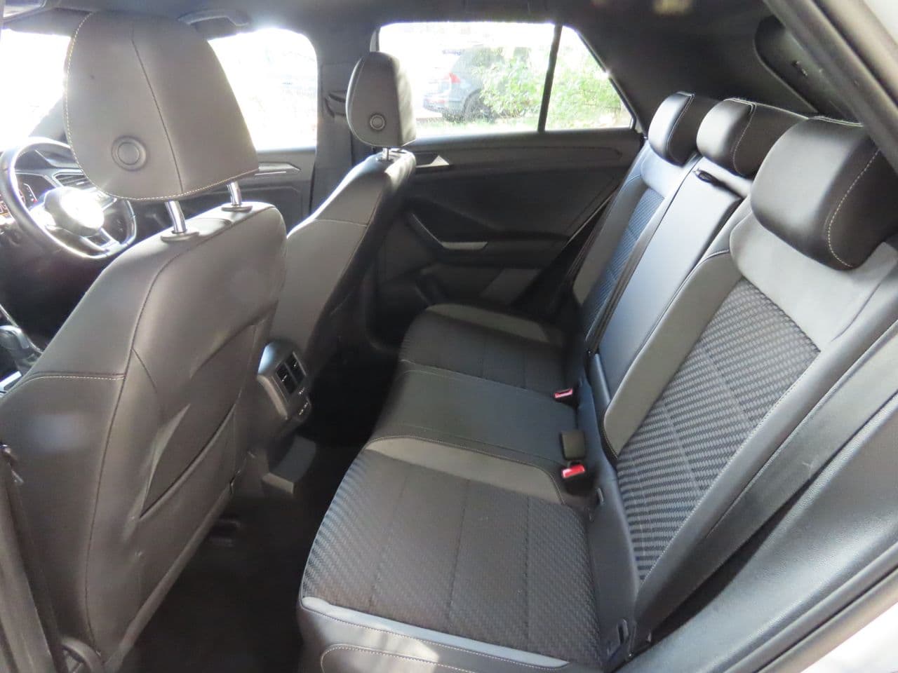 Volkswagen T-Roc 2.0 TDI EVO R-Line — image 10