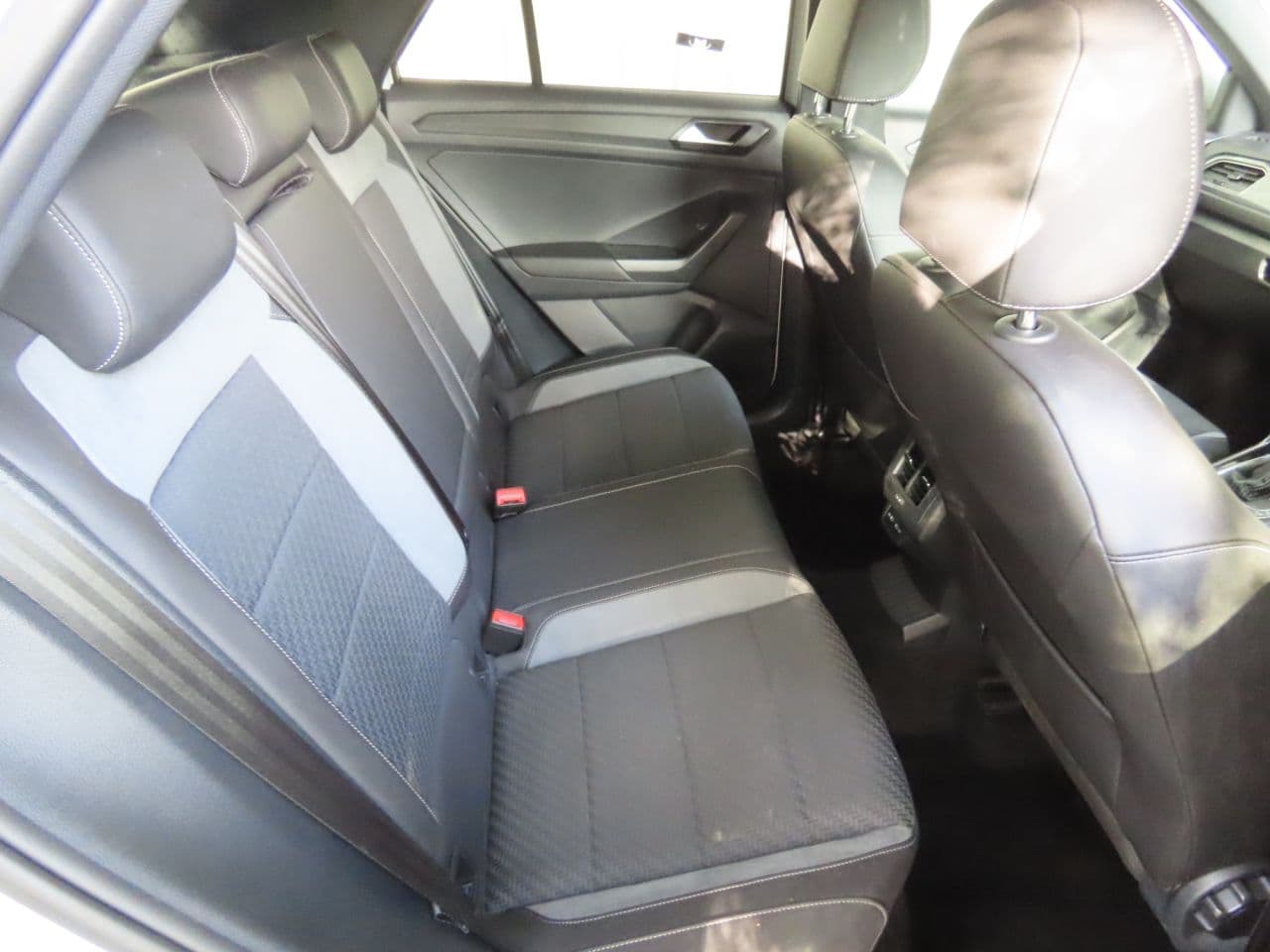 Volkswagen T-Roc 2.0 TDI EVO R-Line — image 11