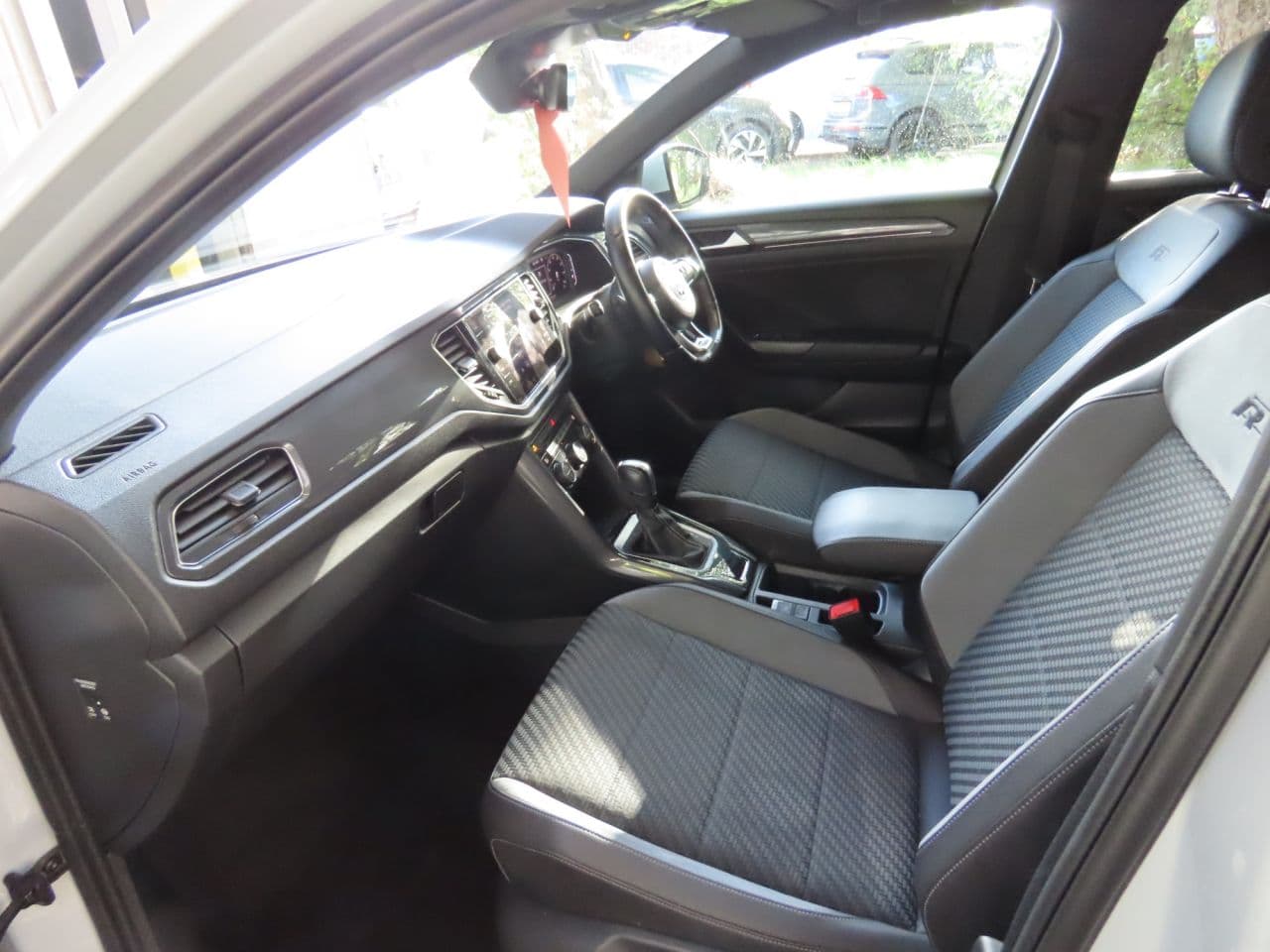 Volkswagen T-Roc 2.0 TDI EVO R-Line — image 8