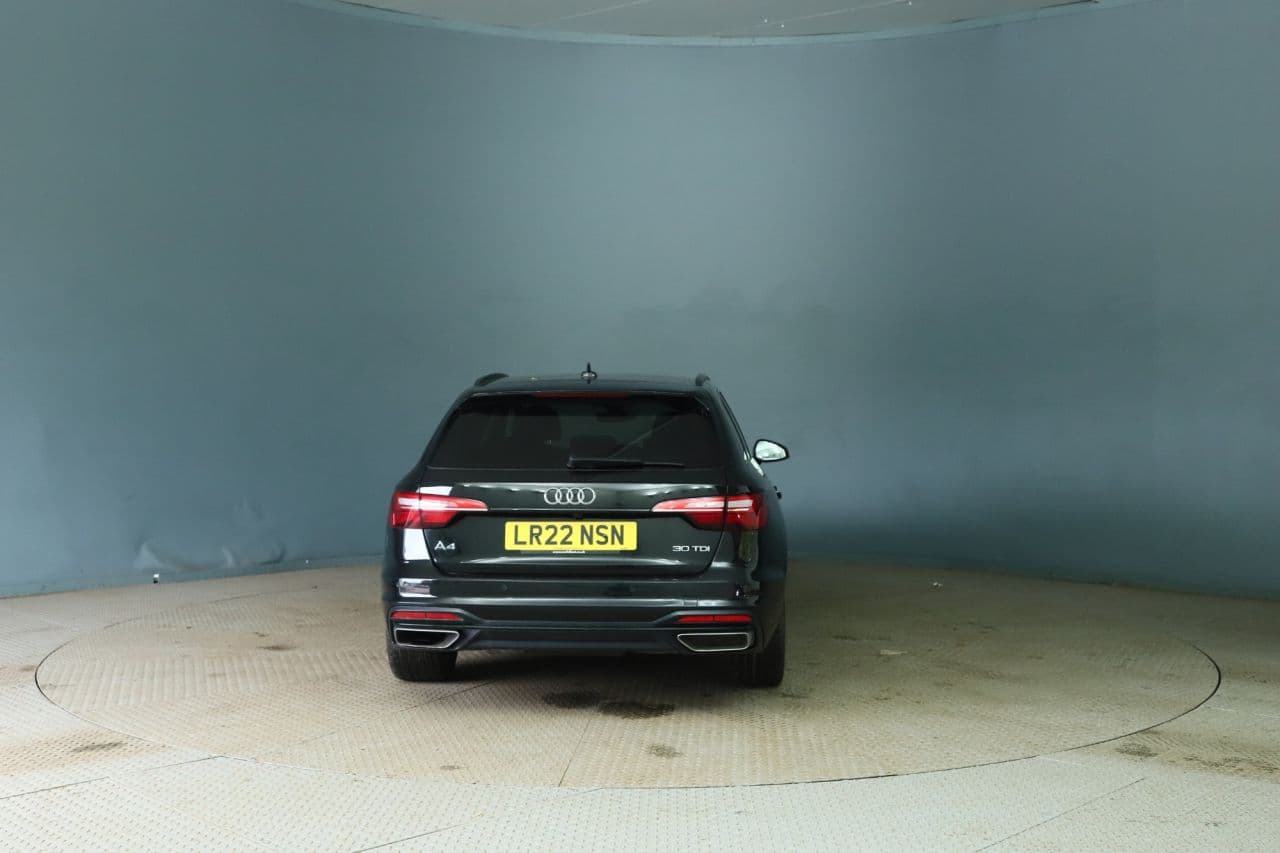Audi A4 Avant 2.0 TDI 30 Sport Edition — image 4