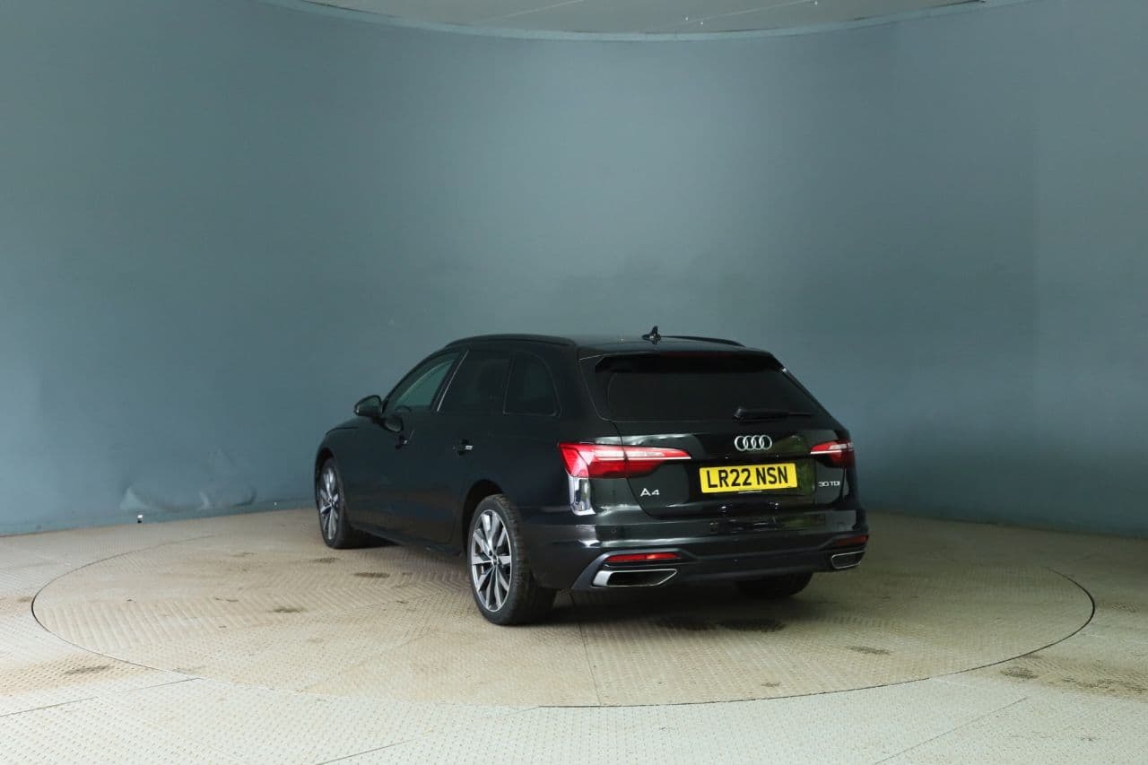 Audi A4 Avant 2.0 TDI 30 Sport Edition — image 5