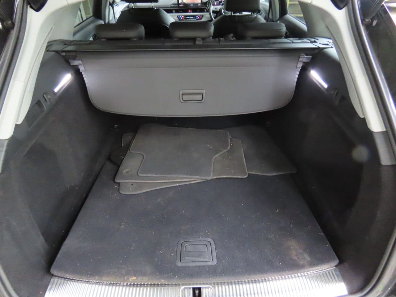 Audi A4 Avant 2.0 TDI 30 Sport Edition — image 12
