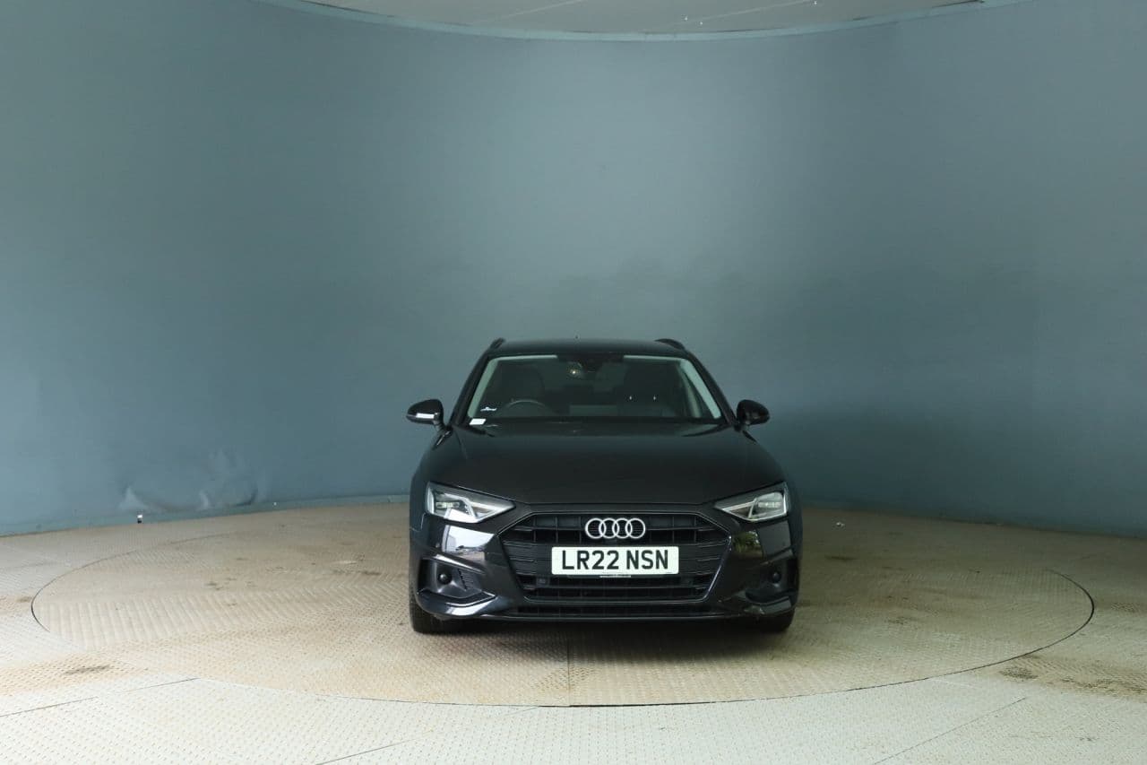 Audi A4 Avant 2.0 TDI 30 Sport Edition — image 2