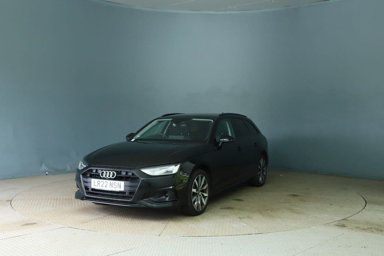 Audi A4 Avant 2.0 TDI 30 Sport Edition — image 3