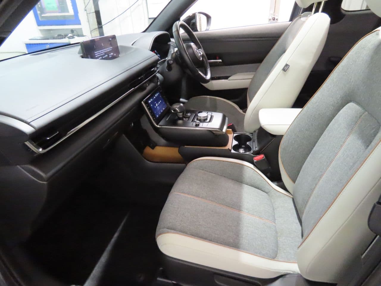 Mazda MX-30 17.8kWh R-EV Makoto — image 8