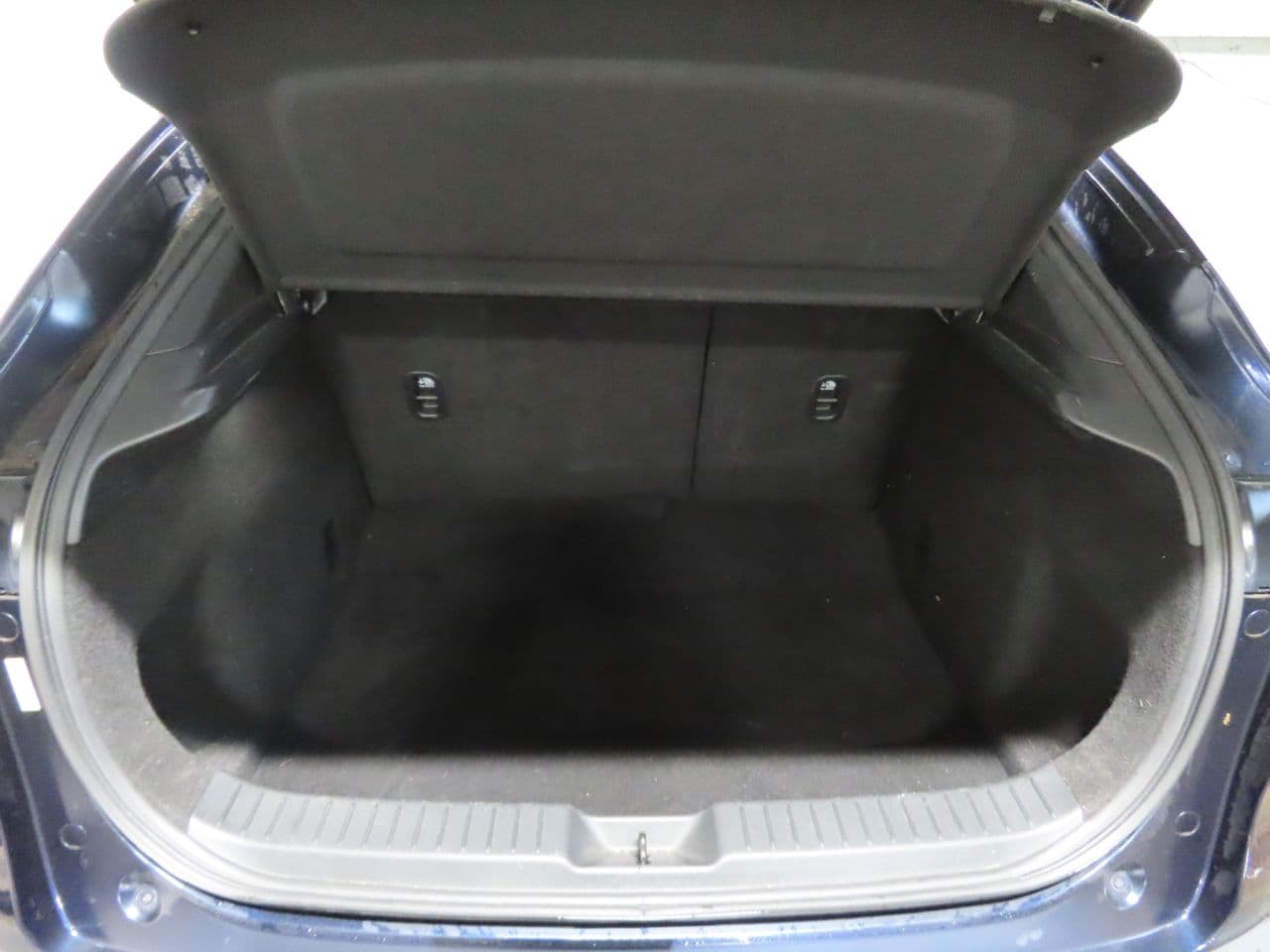 Mazda CX-30 2.0 e-SKYACTIV X MHEV SE-L Lux — image 12