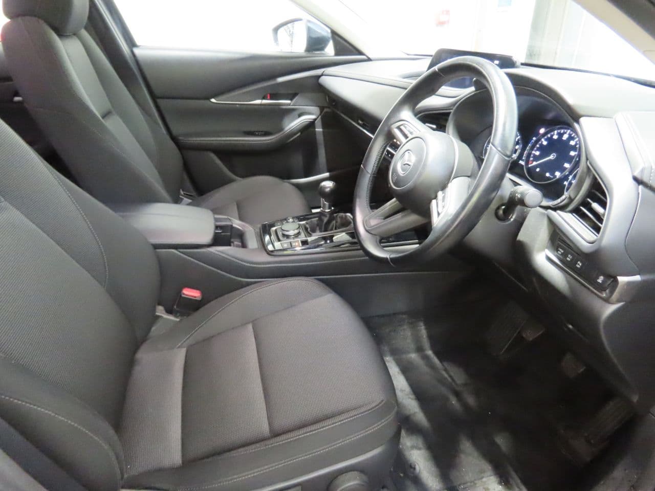 Mazda CX-30 2.0 e-SKYACTIV X MHEV SE-L Lux — image 7