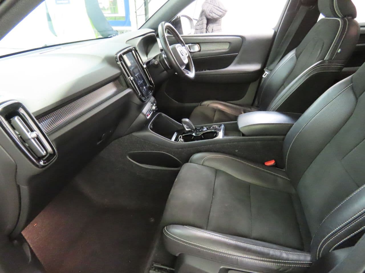 Volvo XC40 1.5h T5 Twin Engine Recharge 10.7kWh R-Design Pro — image 8