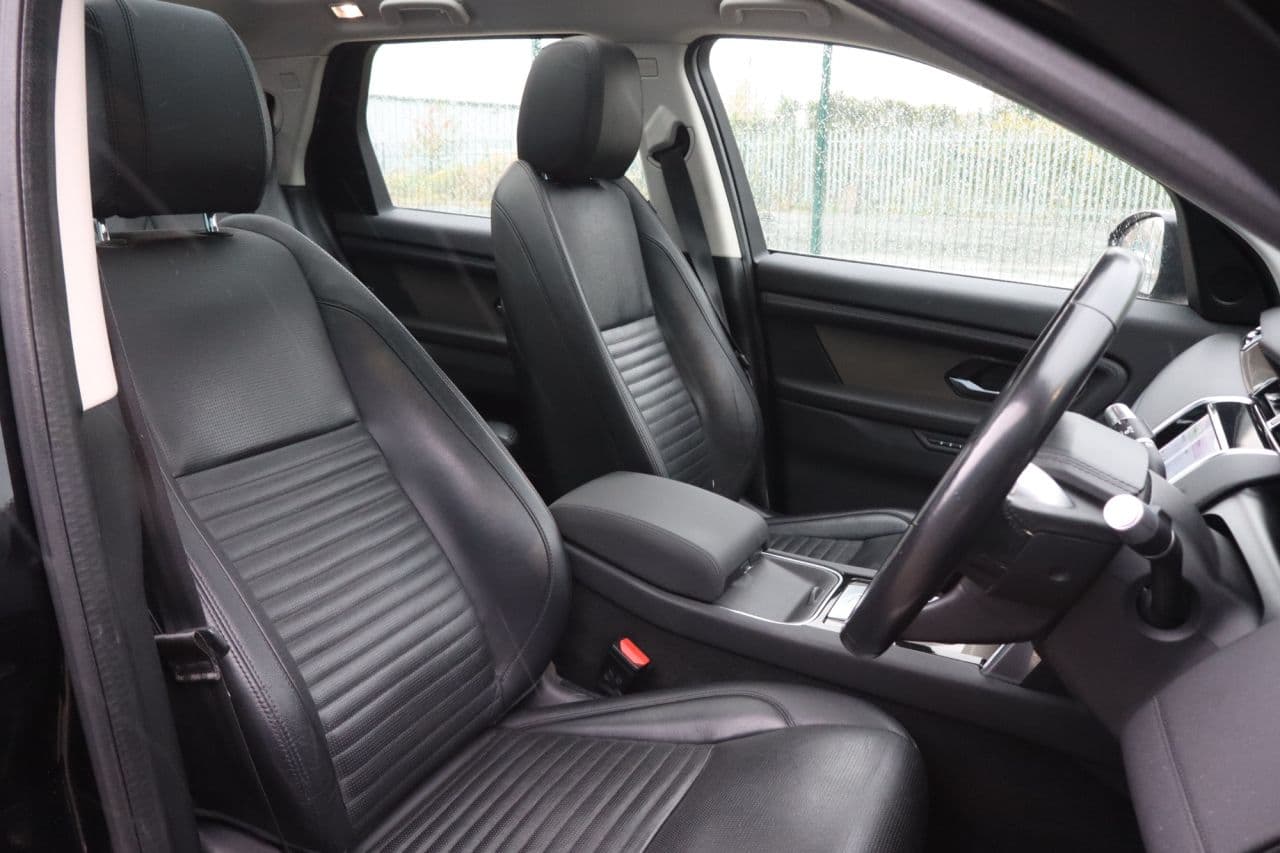 Land Rover Discovery Sport 2.0 P200 MHEV SE — image 6