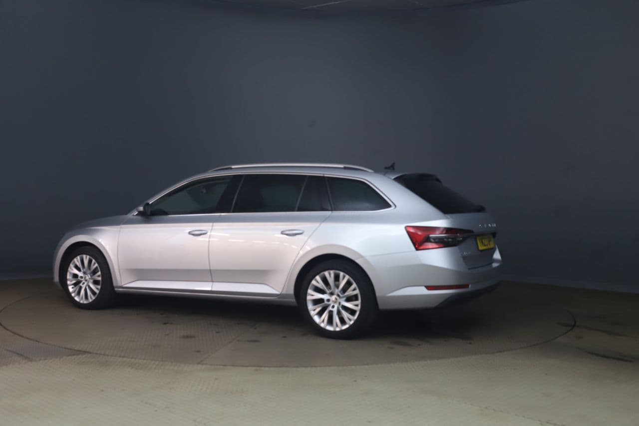 Skoda Superb 2.0 TDI SE L — image 4
