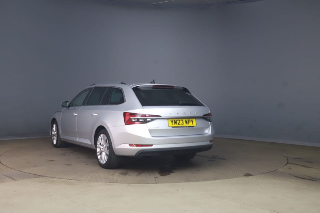 Skoda Superb 2.0 TDI SE L — image 5