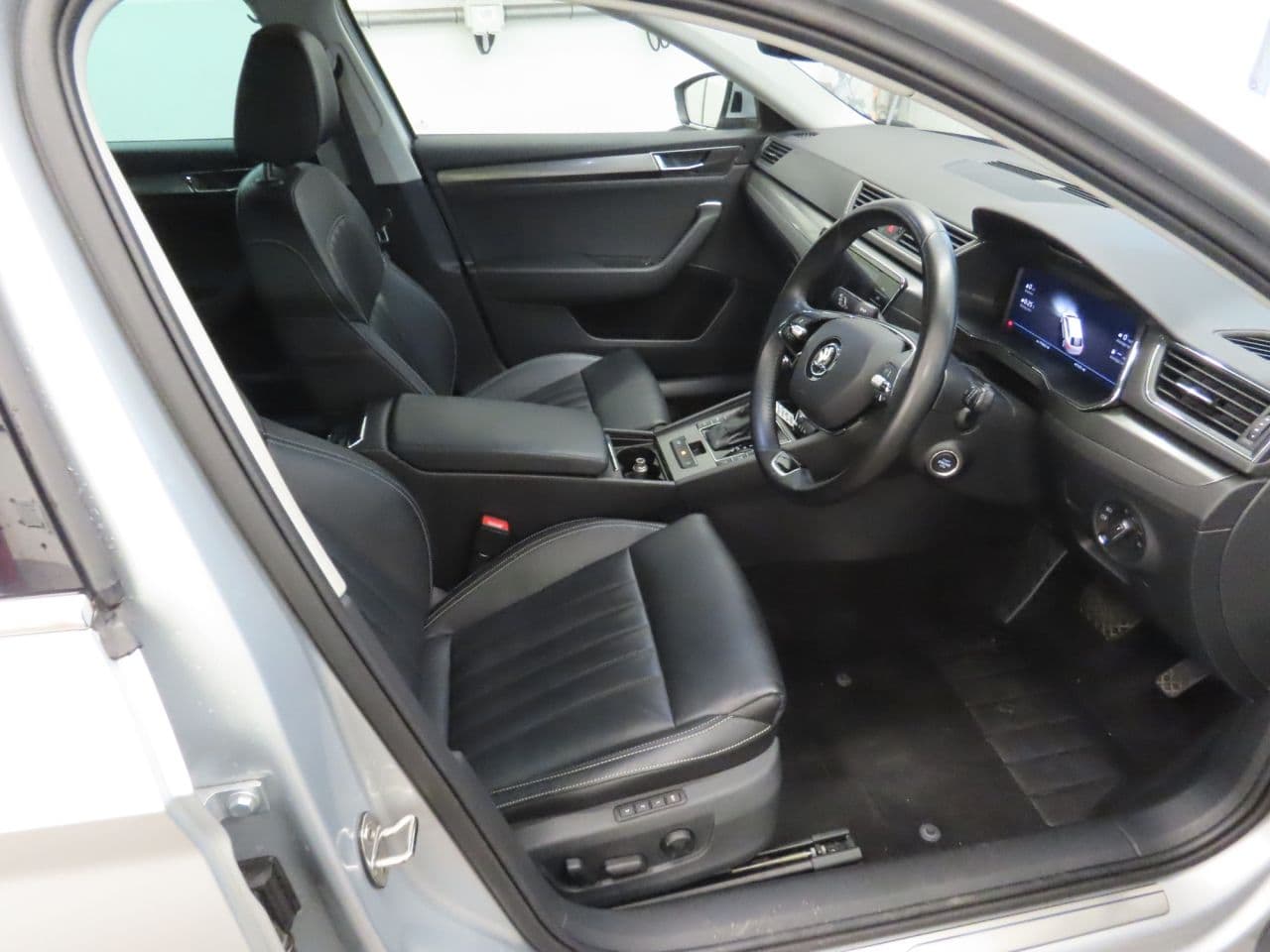Skoda Superb 2.0 TDI SE L — image 7