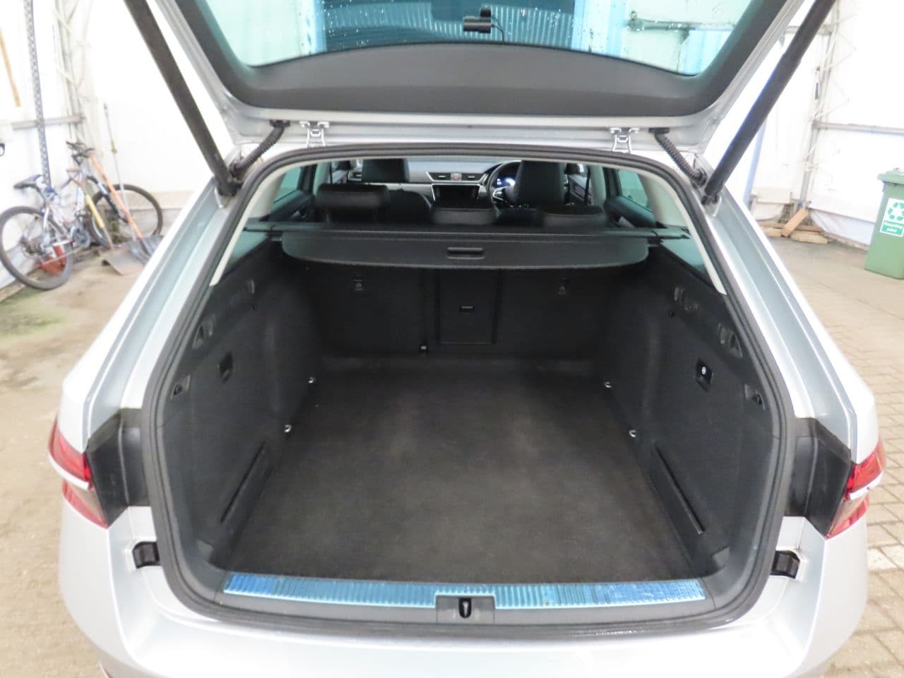 Skoda Superb 2.0 TDI SE L — image 12