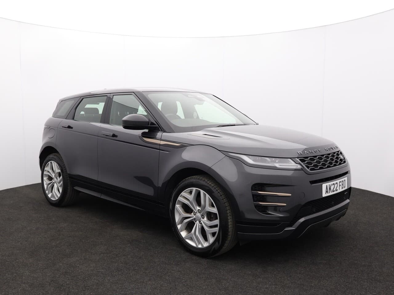Land Rover Range Rover Evoque 1.5 P300e 12.2kWh R-Dynamic SE view 1
