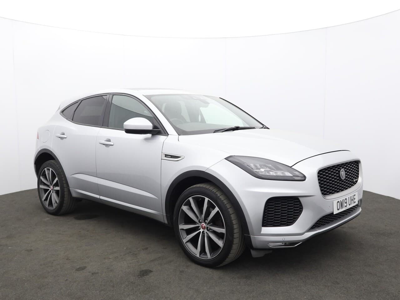 Jaguar E-Pace 2.0 D180 R-Dynamic HSE view 1