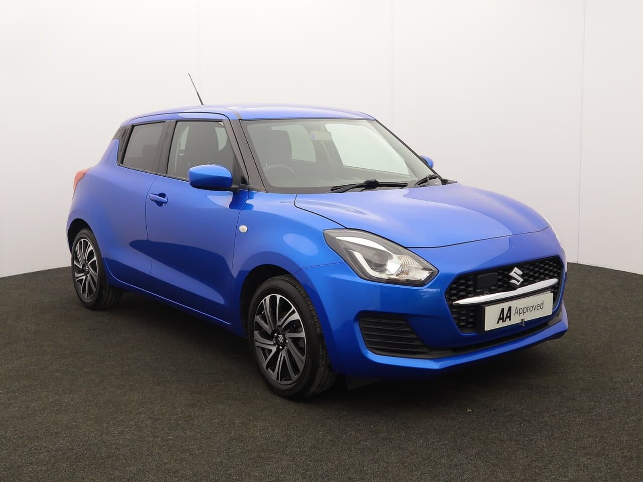 Suzuki Swift 1.2 Dualjet MHEV SZ-L view 1