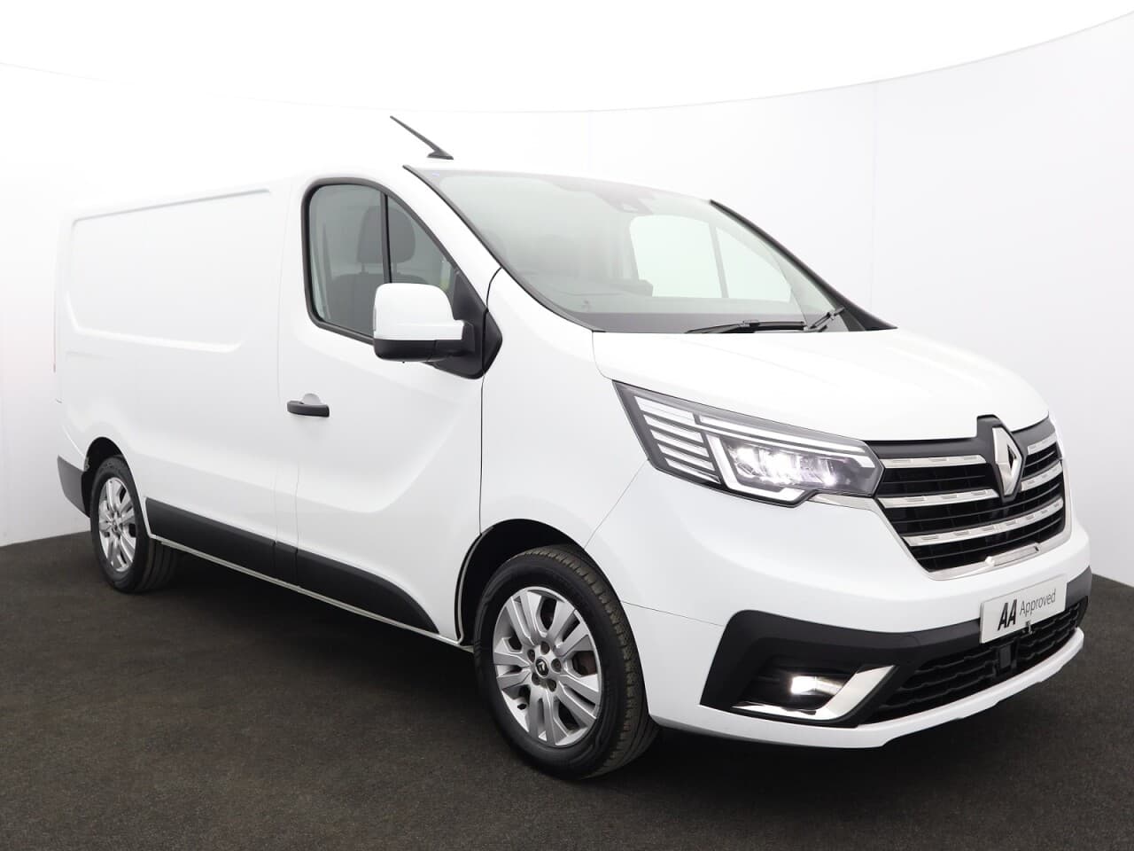 Renault Trafic 2.0 dCi Blue SL28 Sport view 1