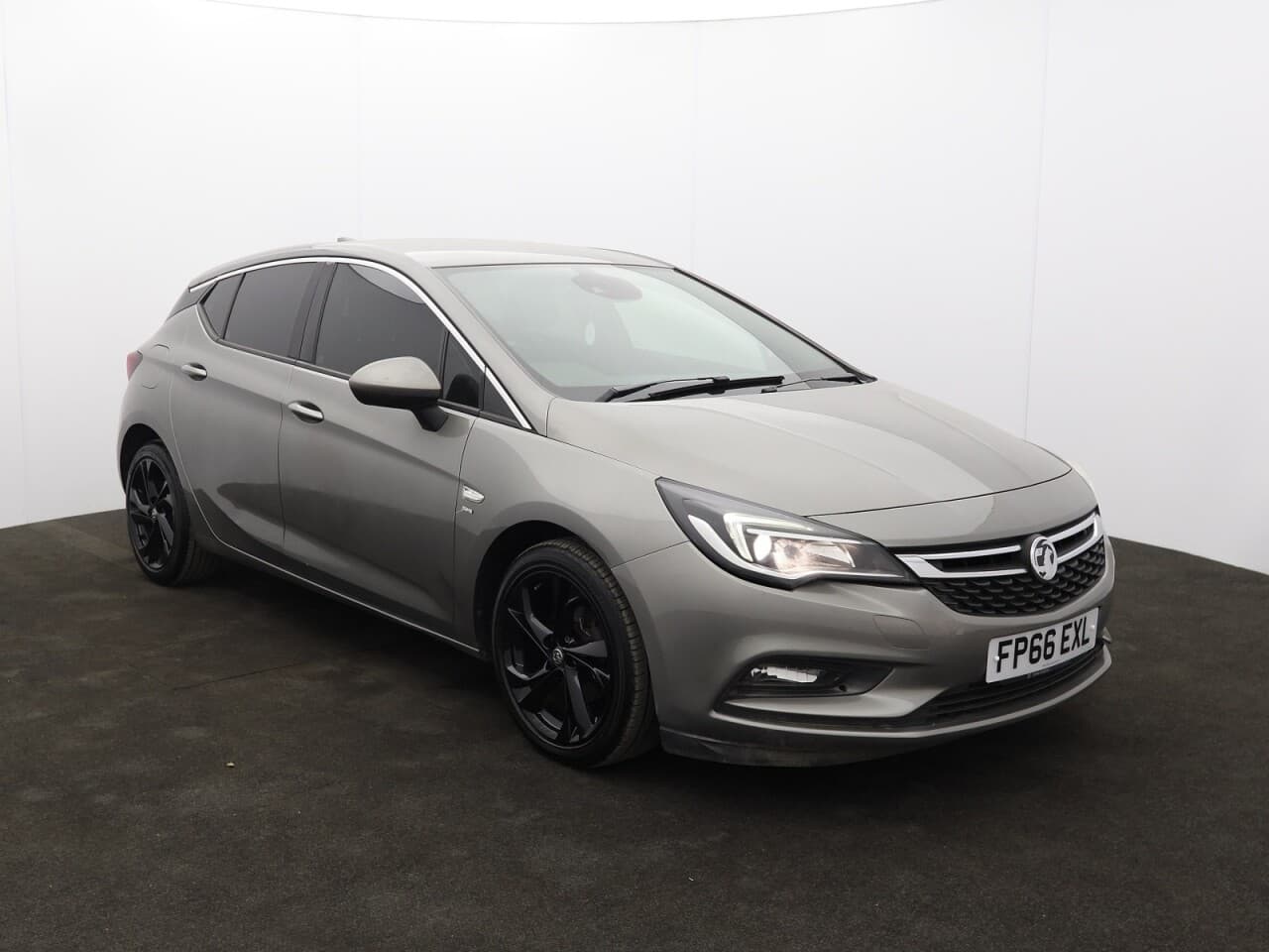 Vauxhall Astra 1.6 CDTi ecoFLEX SRi Nav view 1