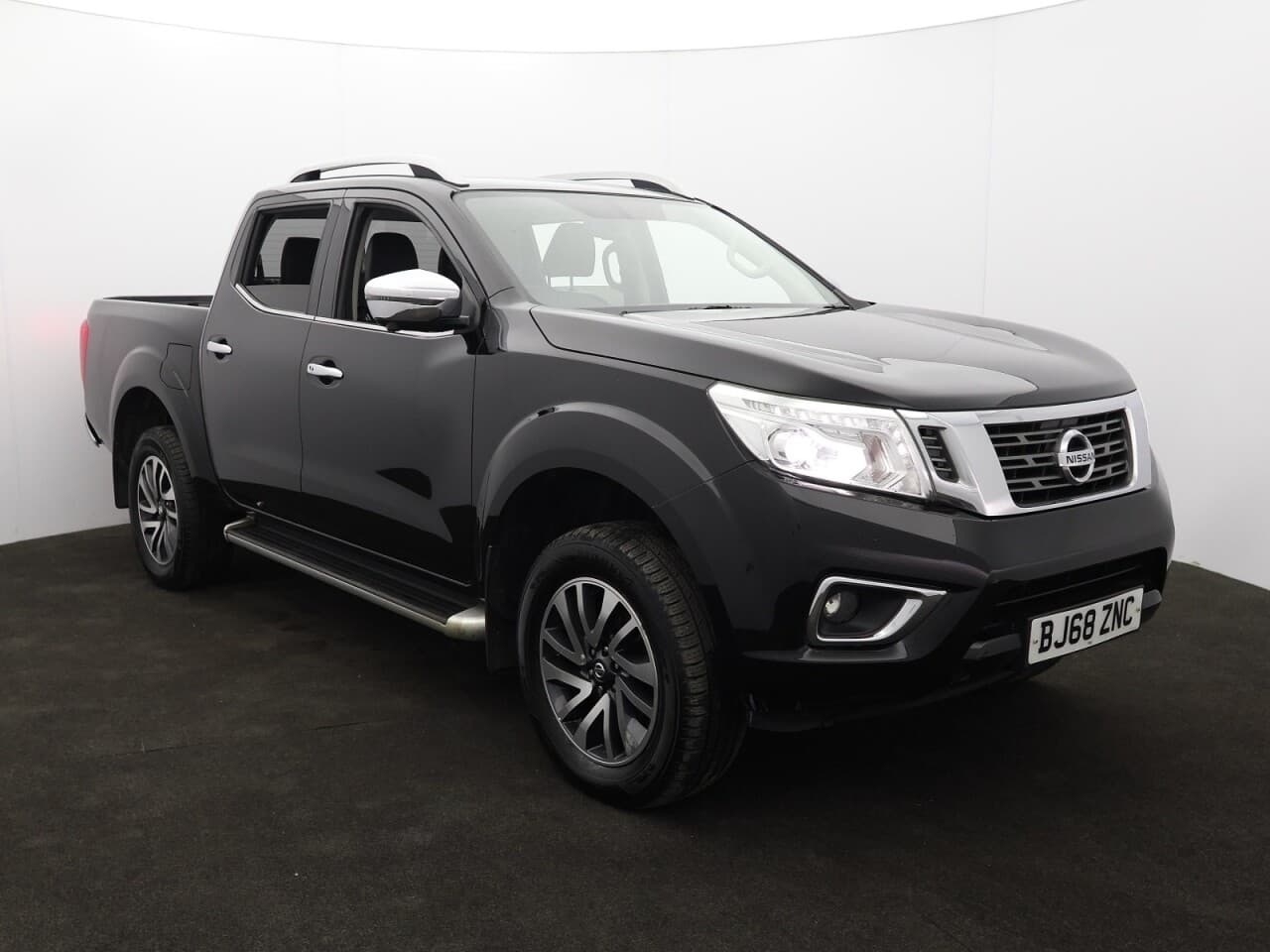Nissan Navara 2.3 dCi Tekna view 1