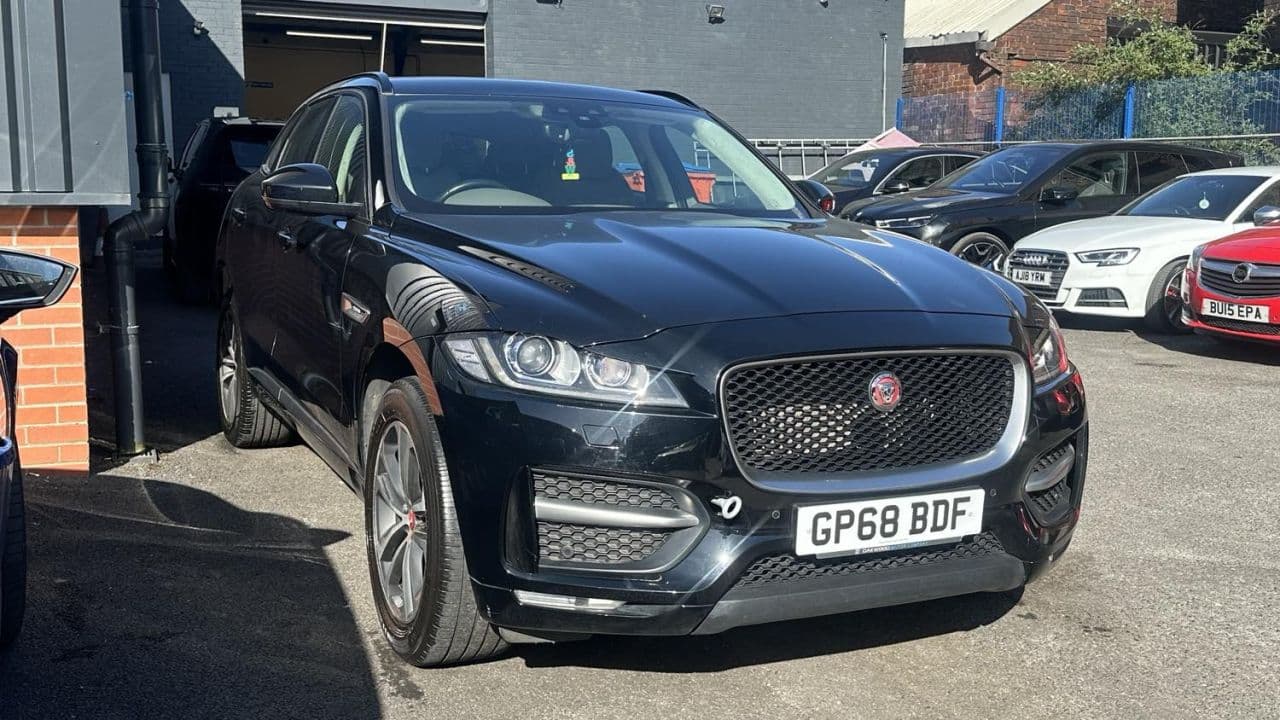 Jaguar F-Pace 2.0 D165 R-Sport view 1